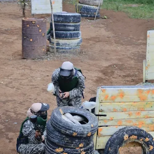 Paintball (8) Paintball (8)